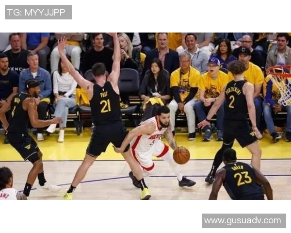 季后赛冲突升级球员与教练当众爆发激烈争执引发全场震惊 季后赛冲突升级球员与教练当众爆发激烈争执引发全场震惊