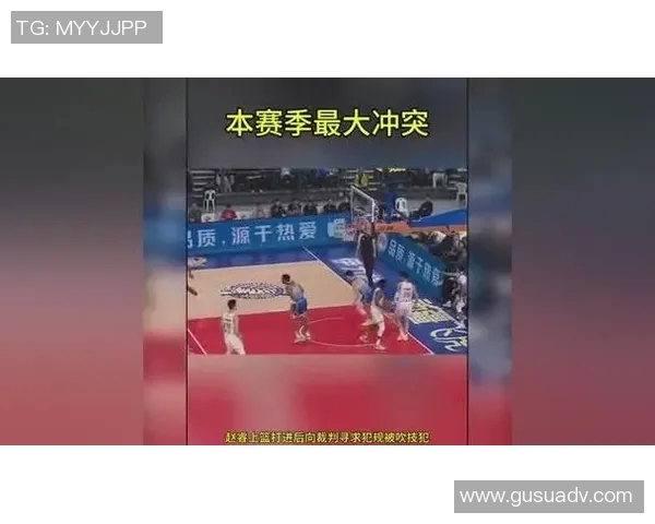 太阳赛场突发小插曲裁判沉着应对化解比赛争议矛盾